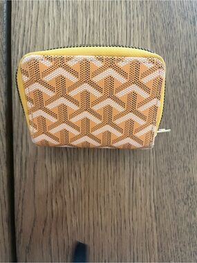 Compact Yellow Patterned Zip Wallet